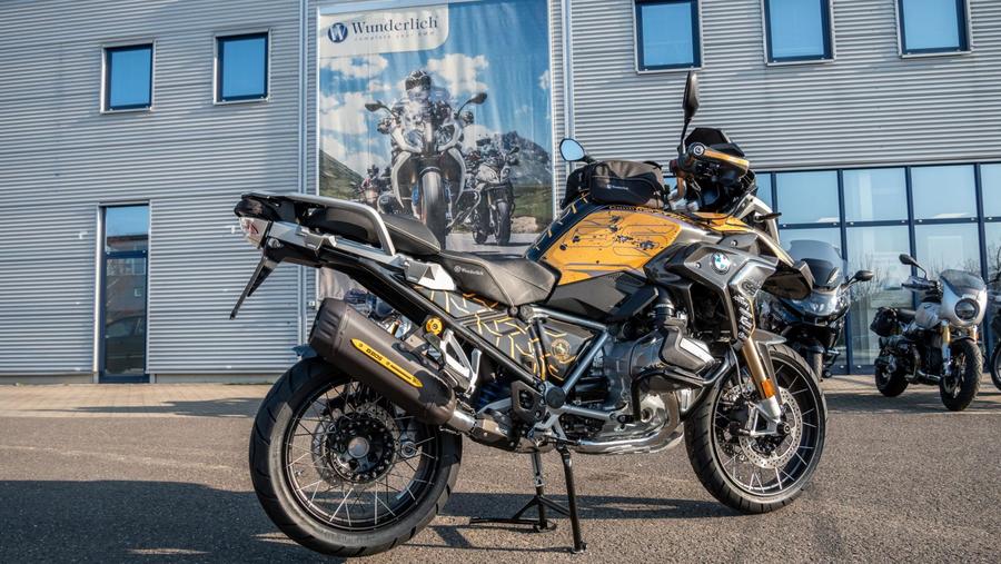 BOS R1250GS Conti Attack with Wunderlich